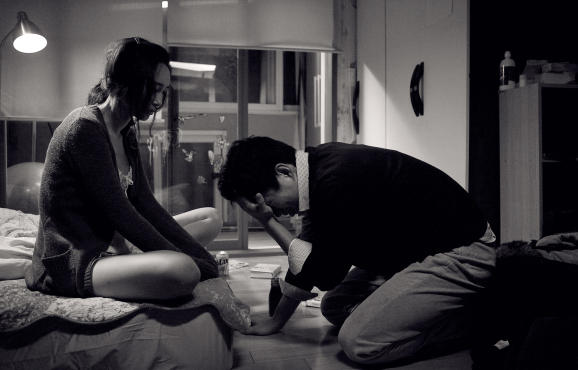 Kim Bo-kyung and Yu Jun-sang in The Day He Arrives