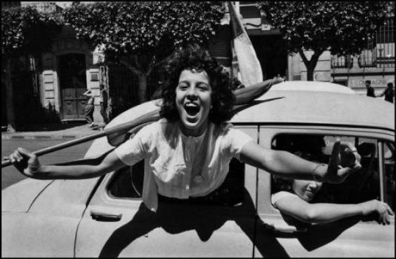 Exposition 'Algérie 1962' à la galerie Magnum