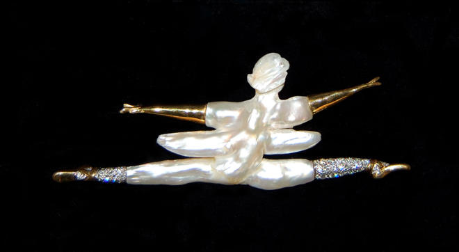 Pearls, V&A, grand jete