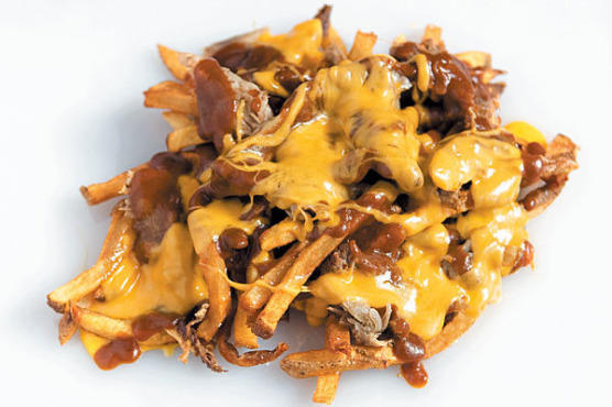 255.x600.eat.Trending.poutine.jpg
