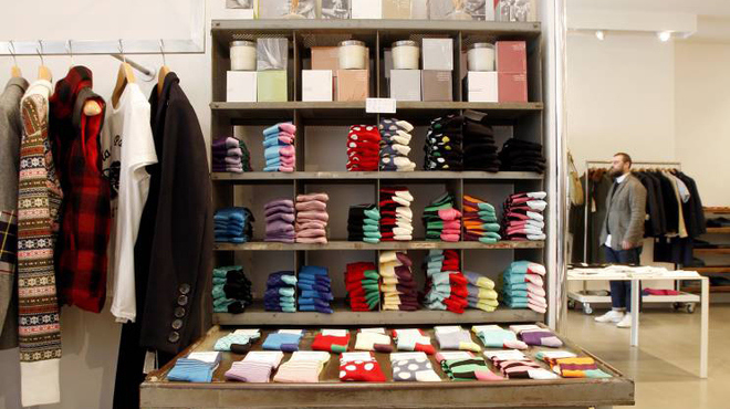 SHOPPING_Present_©_RobGreig_TOpic.jpg