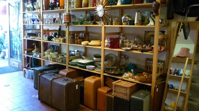 SHOPPING_PastCaring_AbiLelliott_001.jpg