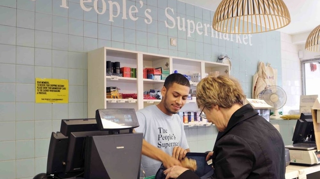 SHOPPING_PeoplesSupermarket_Credit_BrittaJaschinski_press2011_001.jpg