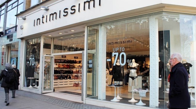 Intimissimi002_CreditAbigailLelliott.jpg