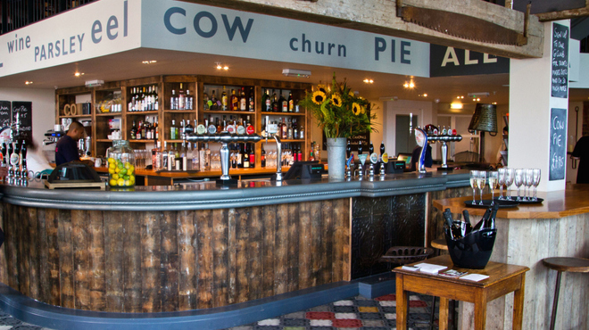 the_cow_stratford_westfield - Bar2.jpg