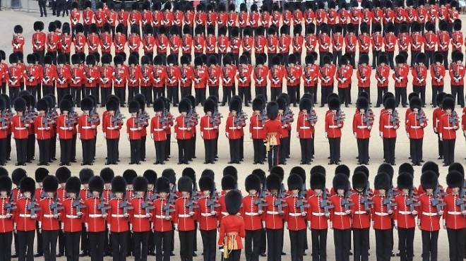 AT_TroopingOfTheColour_CREDIT_CrownCopyright.jpg