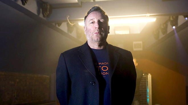 MUSIC_PeterHook_Credit_StevenBarker_Press2011.jpg