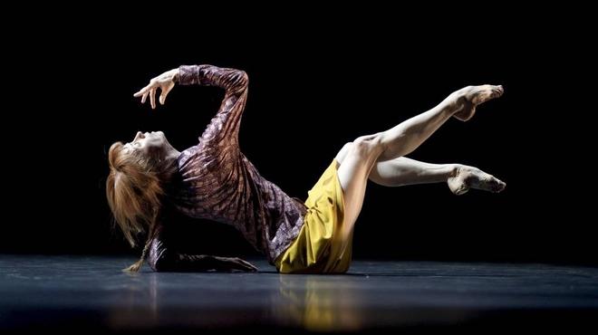 Dance_SylviaGuillem_CREDIT_LesleyLeslieSpinks_press2011.jpg
