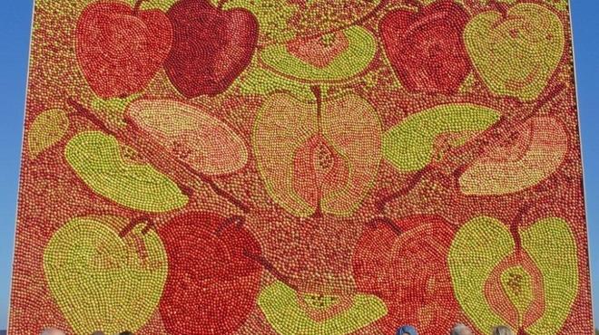 Emma Karp Lundstrom 8 apples.jpg