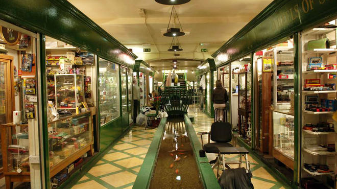 SHOPPING_Gray'sAntiquesMarket_Credit_HarisArtemis_TOpic.jpg