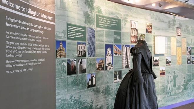AT_IslingtonMuseum_press2011.jpg