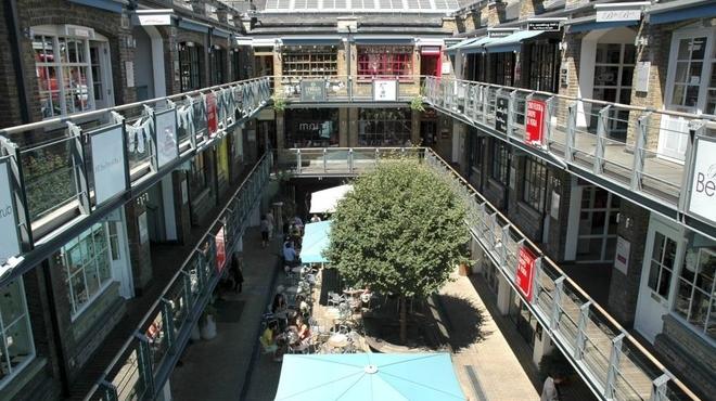 SHOPPING_KinglyCourt_CREDIT_BenRowe_press2011.jpg