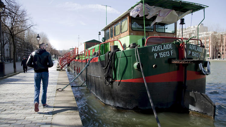 Float along the Canal Saint-Martin