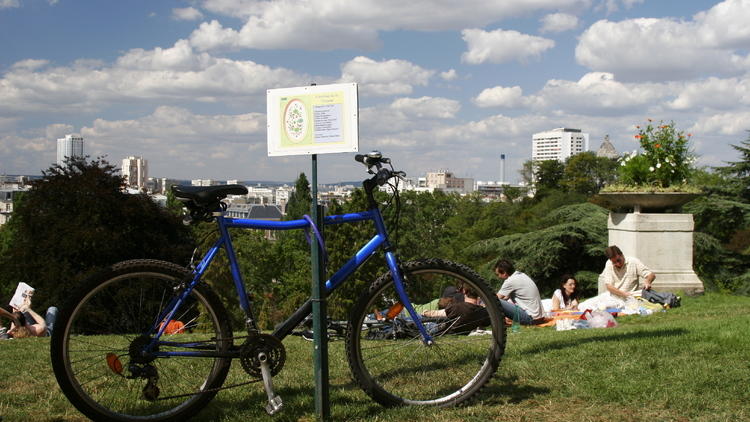 Picnic in the Buttes Chaumont Park