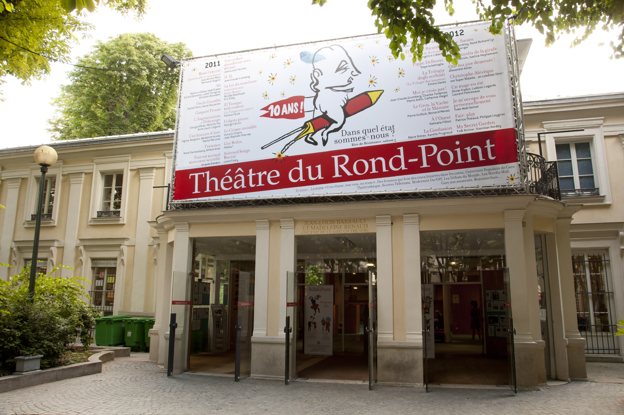 Du theatre. Рон пуэн в Париже. Театр Ронд поинт. Театр Елисейских полей в Париже. Театр точка.