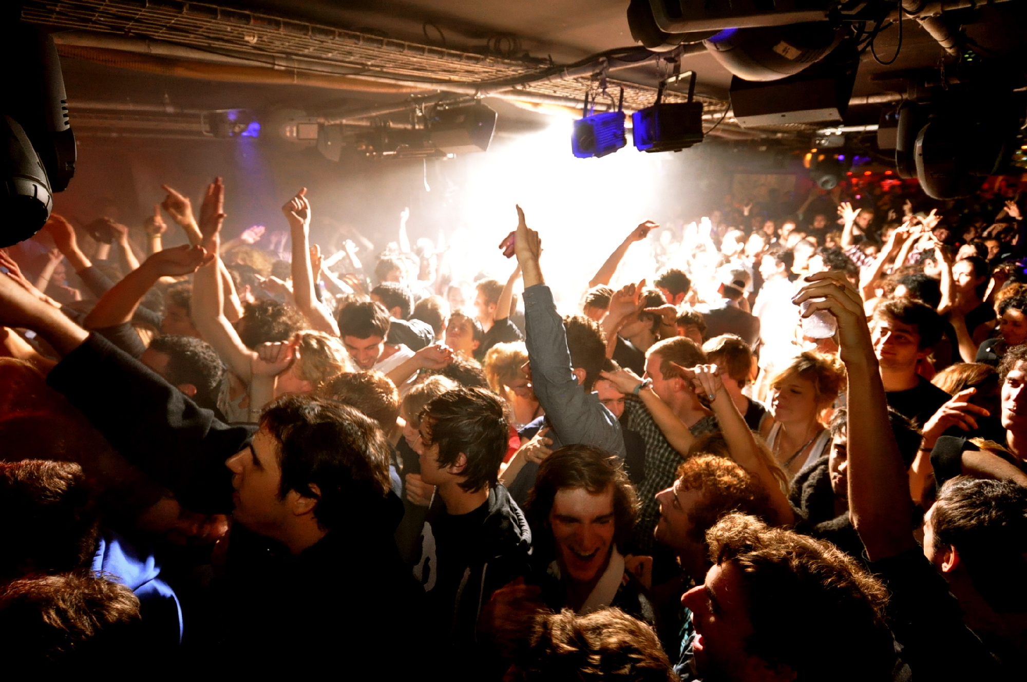 Clubbing Paris Boites De Nuit Et Clubs Rive Droite