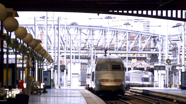 STOCK - View of a train pulling into a station, Paris, France, July 2001 (Keith Levit)