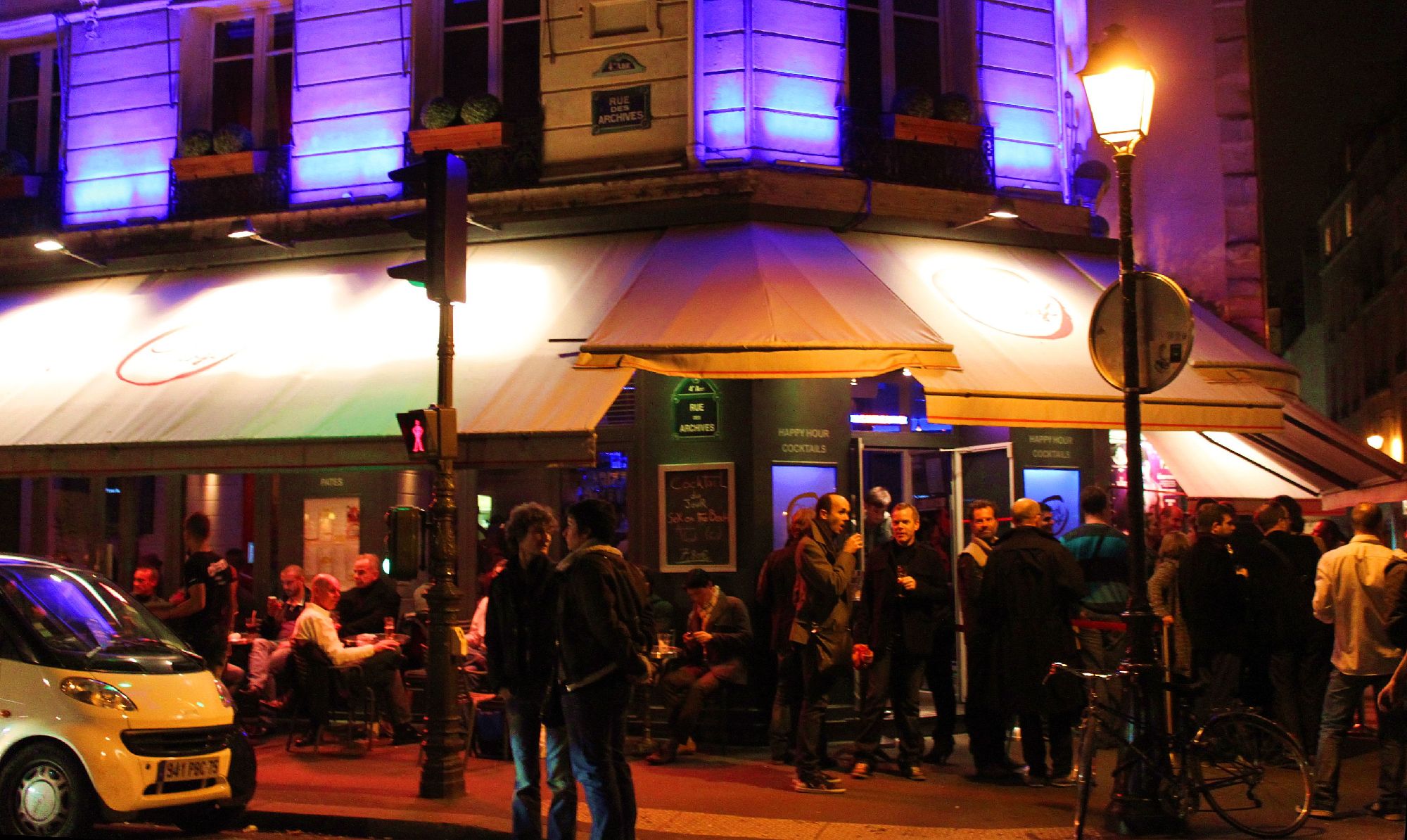 Open Café | Bars and pubs in Le Marais, Paris