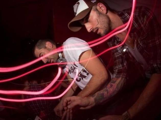 Make the girl dance Make the girl dance