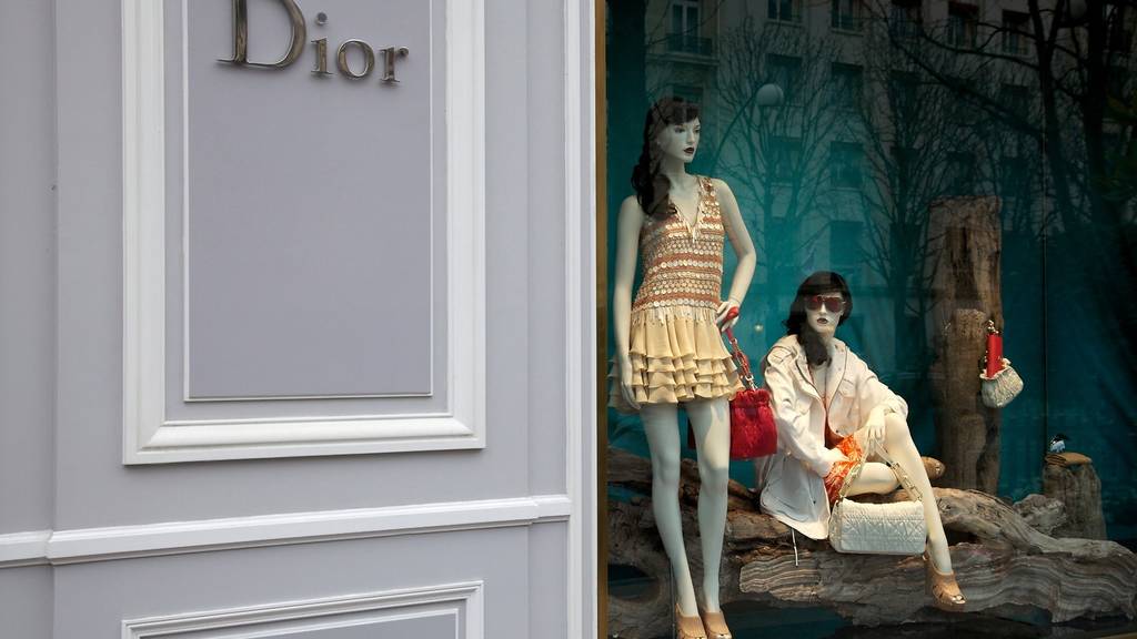Dior | Shopping in Champs-Elysées, Paris