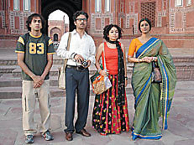 FAMILY VIEWING Penn, left, and his kin check out the Taj Mahal FAMILY VIEWING Penn, left, and his kin check out the Taj Mahal.