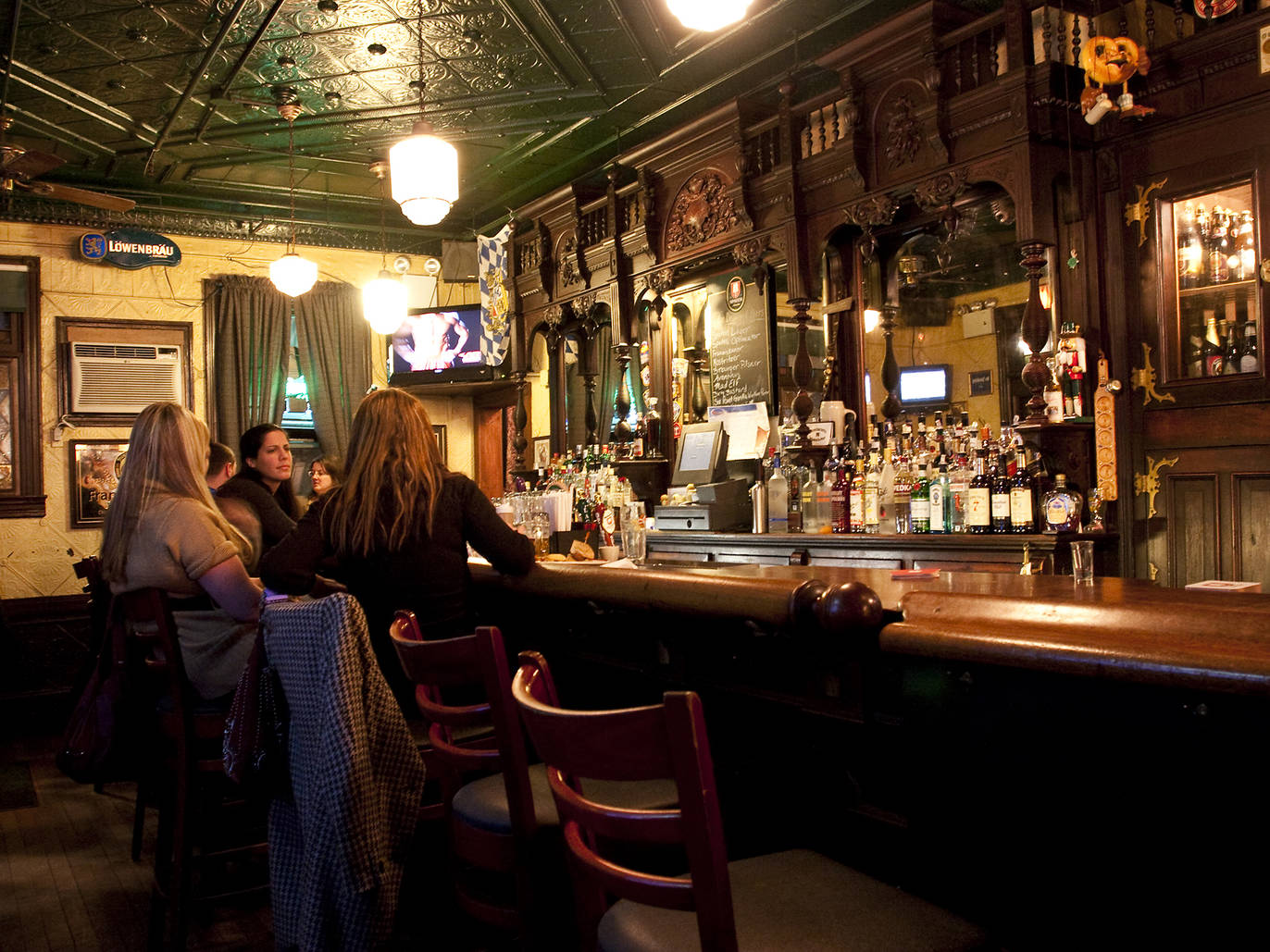 nyc-s-10-oldest-bars-to-travel-back-in-time