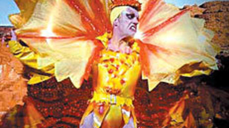 HUGO WEAVING in ADVENTURES OF PRISCILLA, QUEEN OF THE DESERT, THE