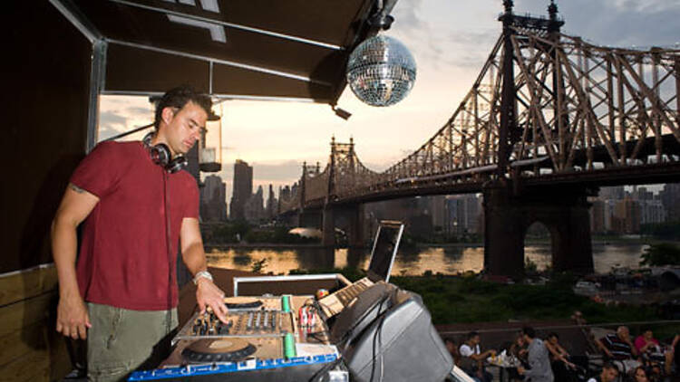 Ravel Hotel’s Summer Club