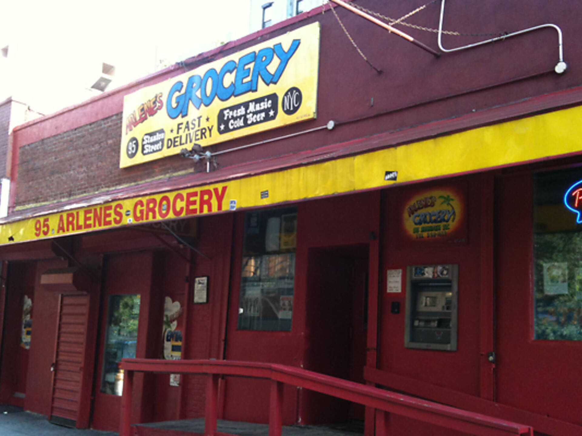 18 Best Lower East Side Bars You Can’t Miss When Going Out