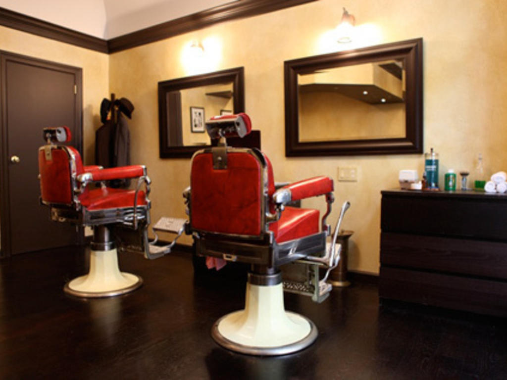 Barber shops in NYC where you can get a hot shave