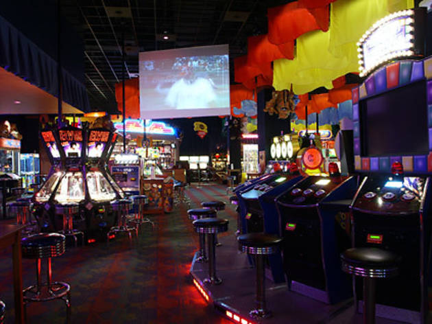 Dave Buster S Restaurants In Midtown West New York