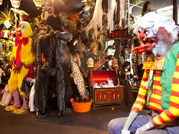 halloween costume stores