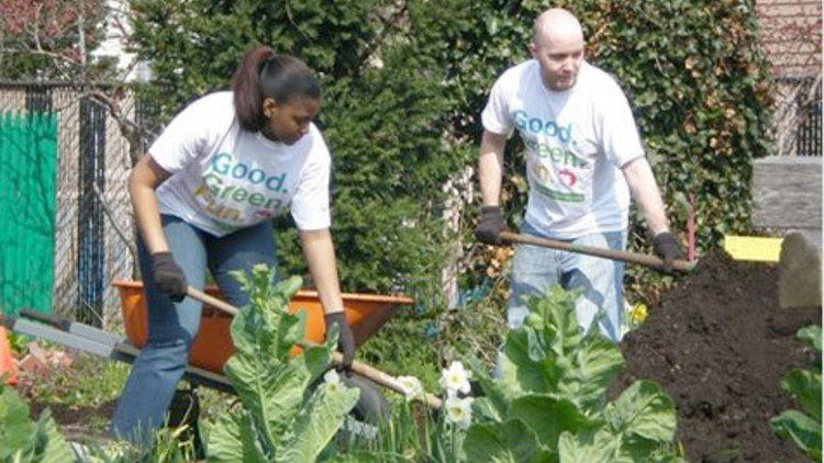 Hands on New York Day (Photograph courtesy New York Cares) Hands on New York Day (Photograph courtesy New York Cares)