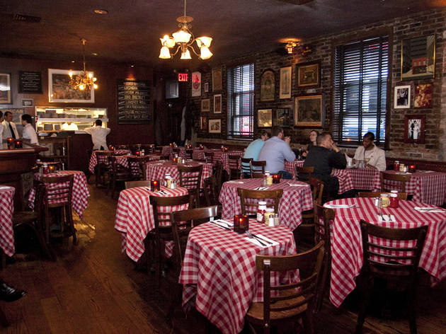 P.J. Clarke's | Restaurants in Midtown 