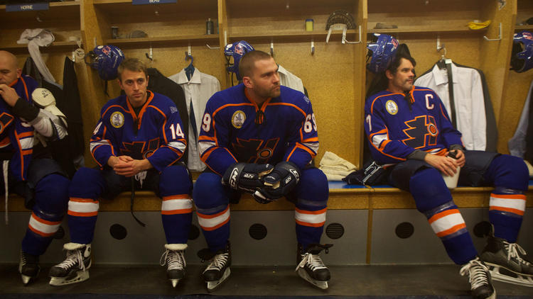 Seann William Scott, center, in Goon