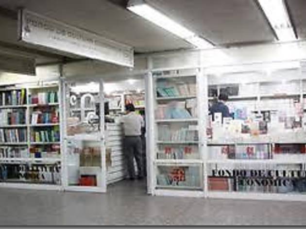FCE Un paseo por los libros FCE Un paseo por los libros
