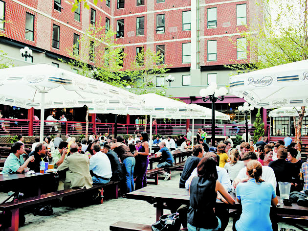 The Garden At Studio Square Nyc Bars In Astoria New York