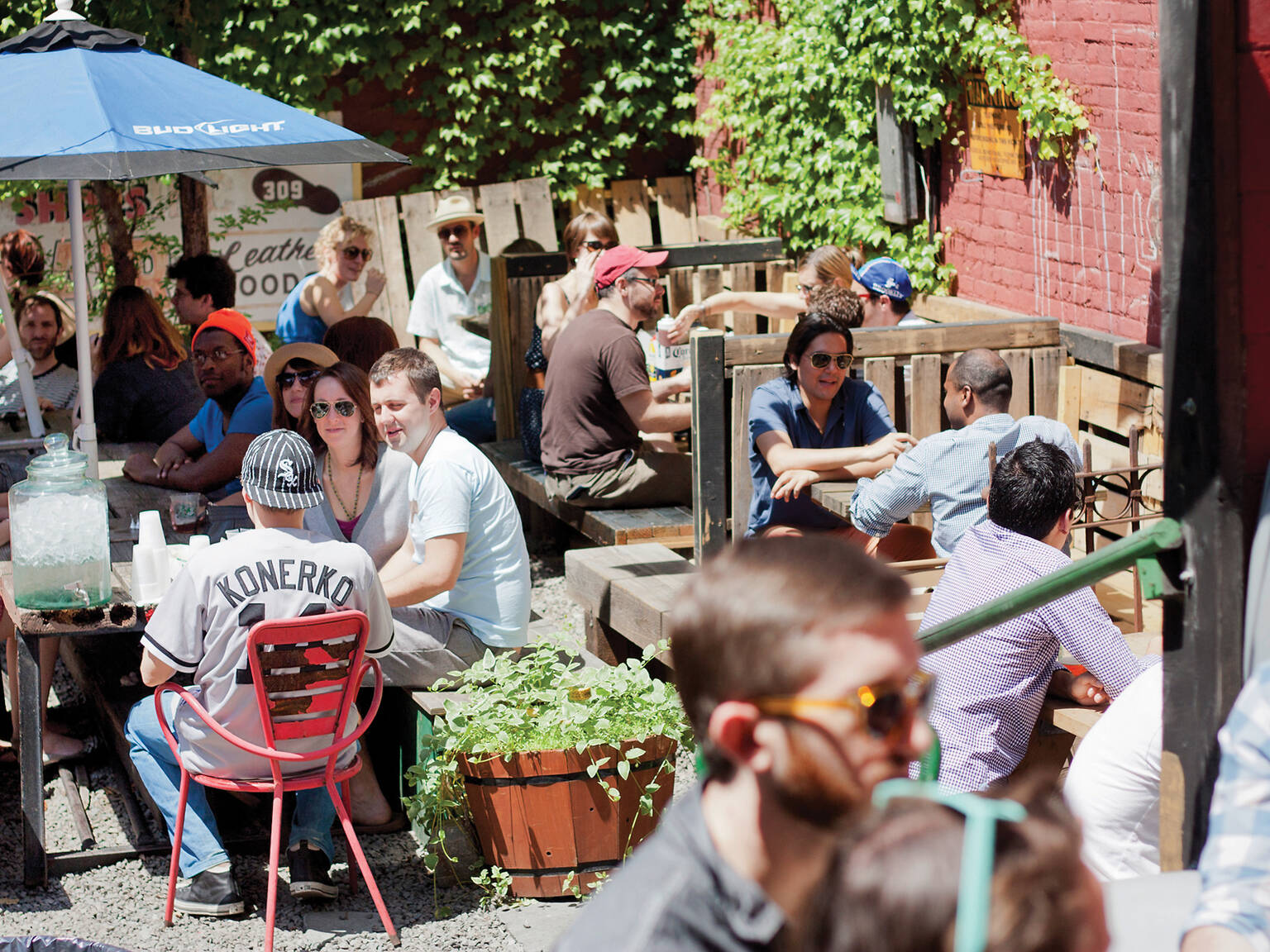 NYC’s 19 best dive bars for cheep beer, shots and relaxed fun