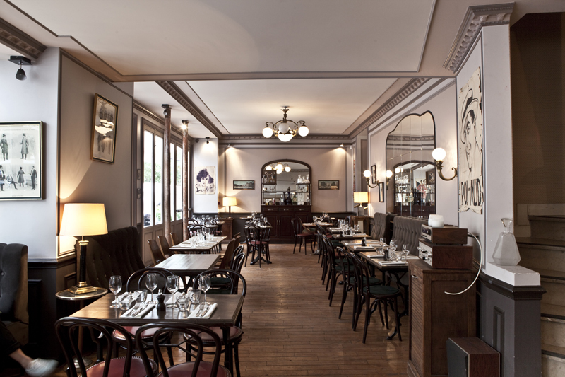 Le Petit Trianon Restaurants A Pigalle Paris