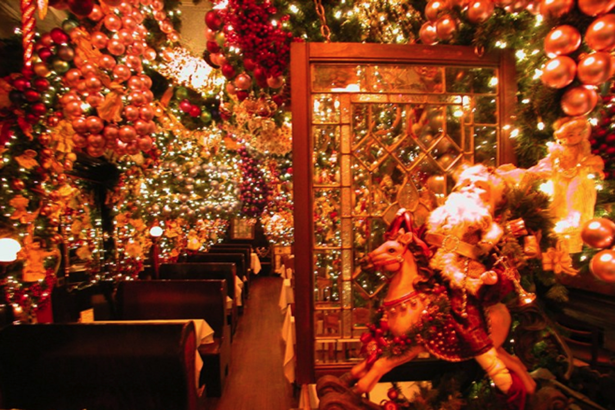 30 Best christmas decorated restaurant nyc to Dine and Celebrate