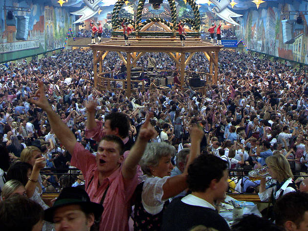 Abendland The crowd goes wild in Abendland