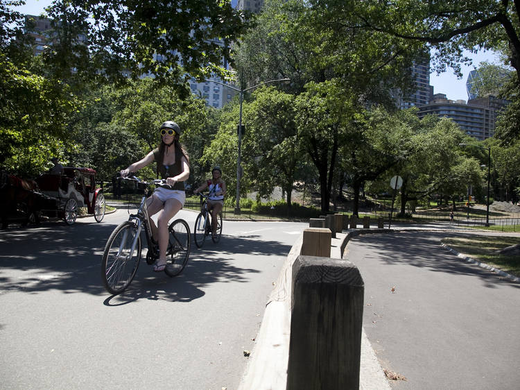 Bike paths and bike lanes for traffic-free cycle rides in New York