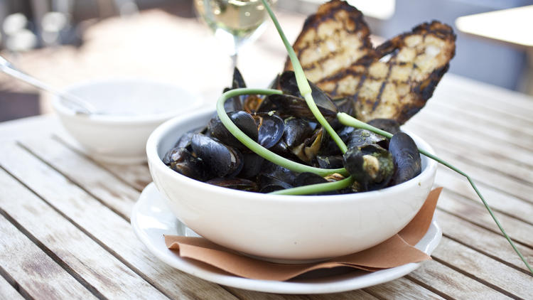 Steamed mussels with spring-green broth at 606 R&D