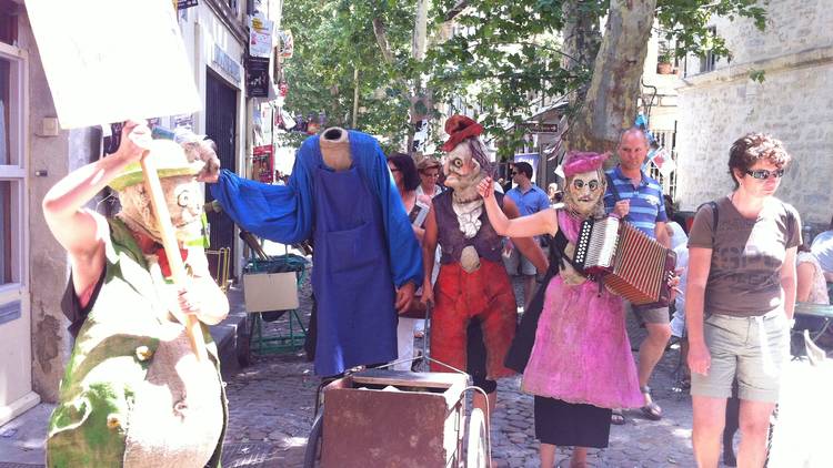 La parade des monstres heureux, avec ou sans tête / © Barbara Chossis