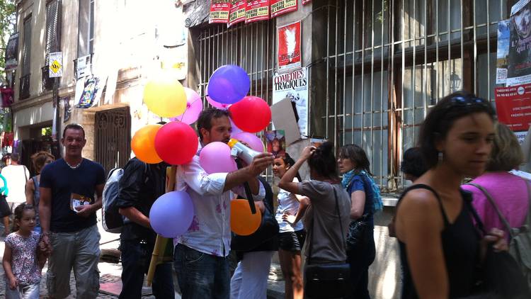 Vincent Piguet est un coquinou, ses ballons n'ont aucun rapport avec son spectacle / © Barbara Chossis