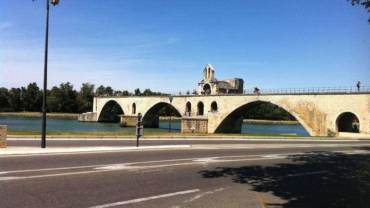 Sur le pont d'Avignon, on y danse plus trop, et l'accès est payant / © Barbara Chossis
