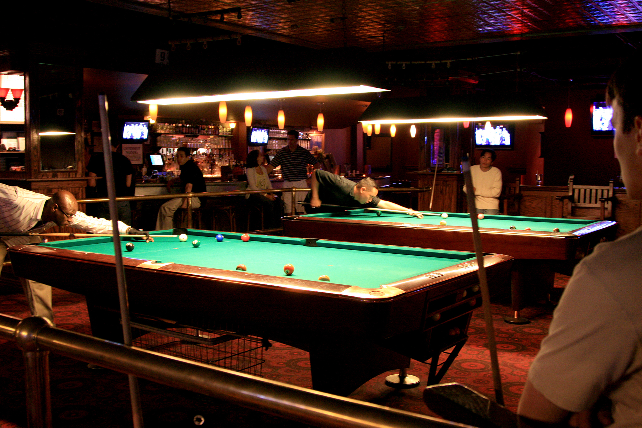 bar with jukebox and billiards near me