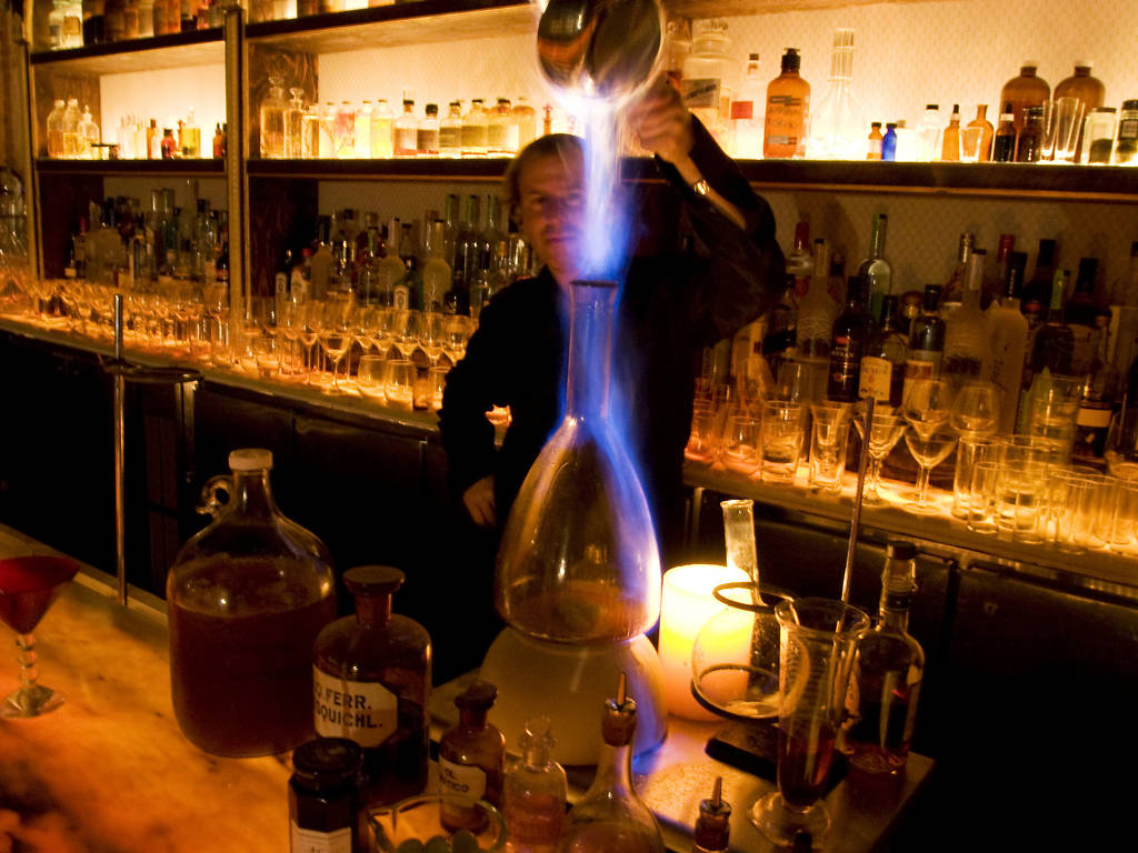 Best bars in Chinatown, NYC from dive bars to karaoke bars