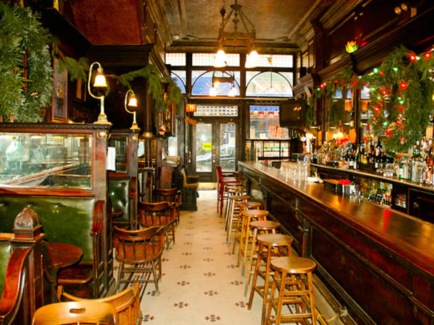 Best Dive Bars In Nyc To Grab Cheap Drinks In The City