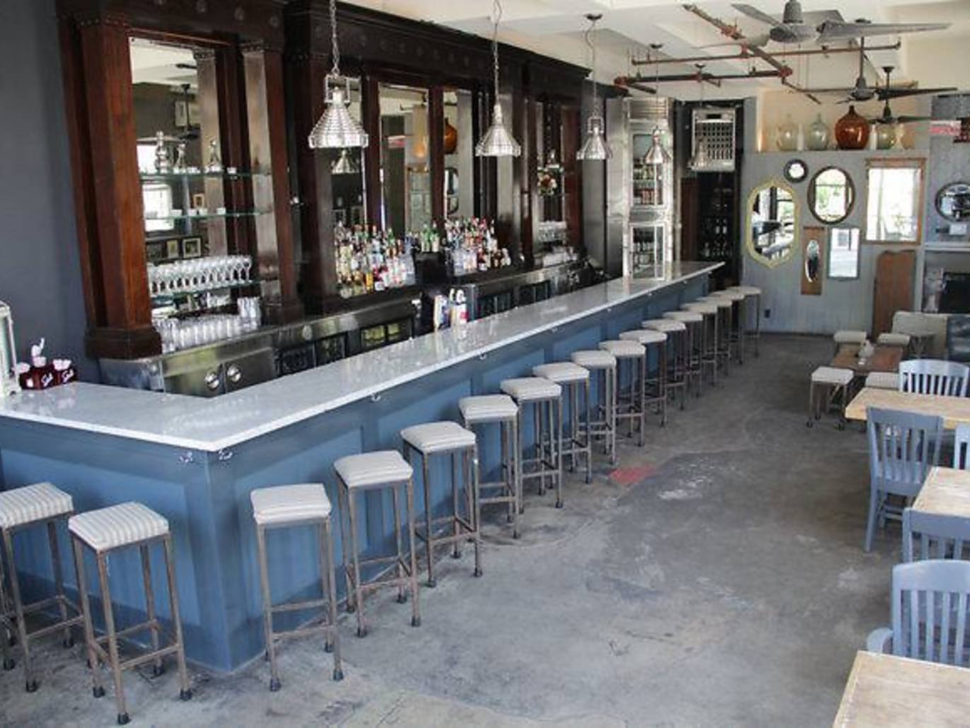 18 Best Lower East Side Bars You Can’t Miss When Going Out